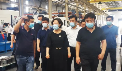 河北省市场监督管理局局党组书记丁锦霞一行莅临恒工机械调研指导工作