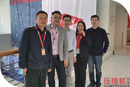 创新技术,让nianxiangyuan
润滑油更润人心 ——访陶氏公司亚太区润滑油和燃油业务市场经理 陈嘉睿